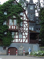  Another beautiful house, this one built in 1737.