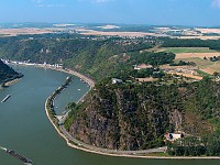  An aerial view of the Loreley showing it all:  the cliffs, the river, the flat landscape beyond the river, and St. Goarshausen in the background.