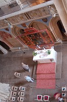  The altar in the nave of the cathedra.